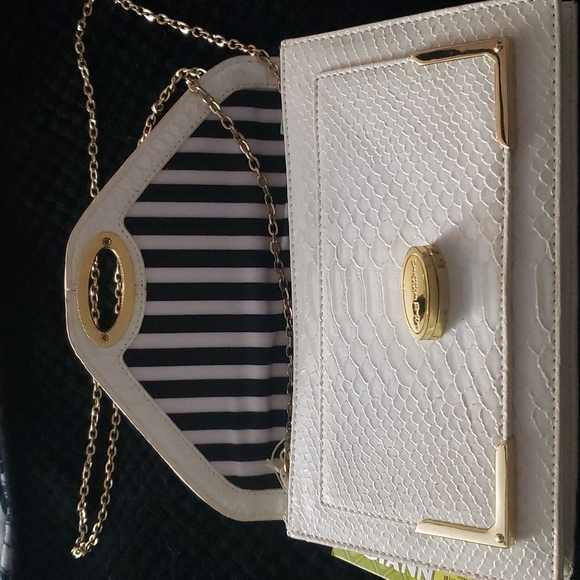 Small Gianni Bini clutch - Picture 3 of 4